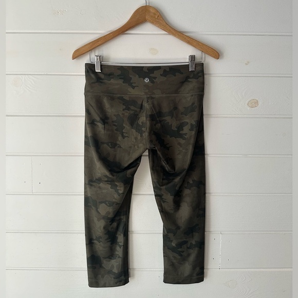 Lululemon Wunder Under Crop Full-On Luxtreme Savasana Camo Fatigue Green Sz 8 - Picture 9 of 11